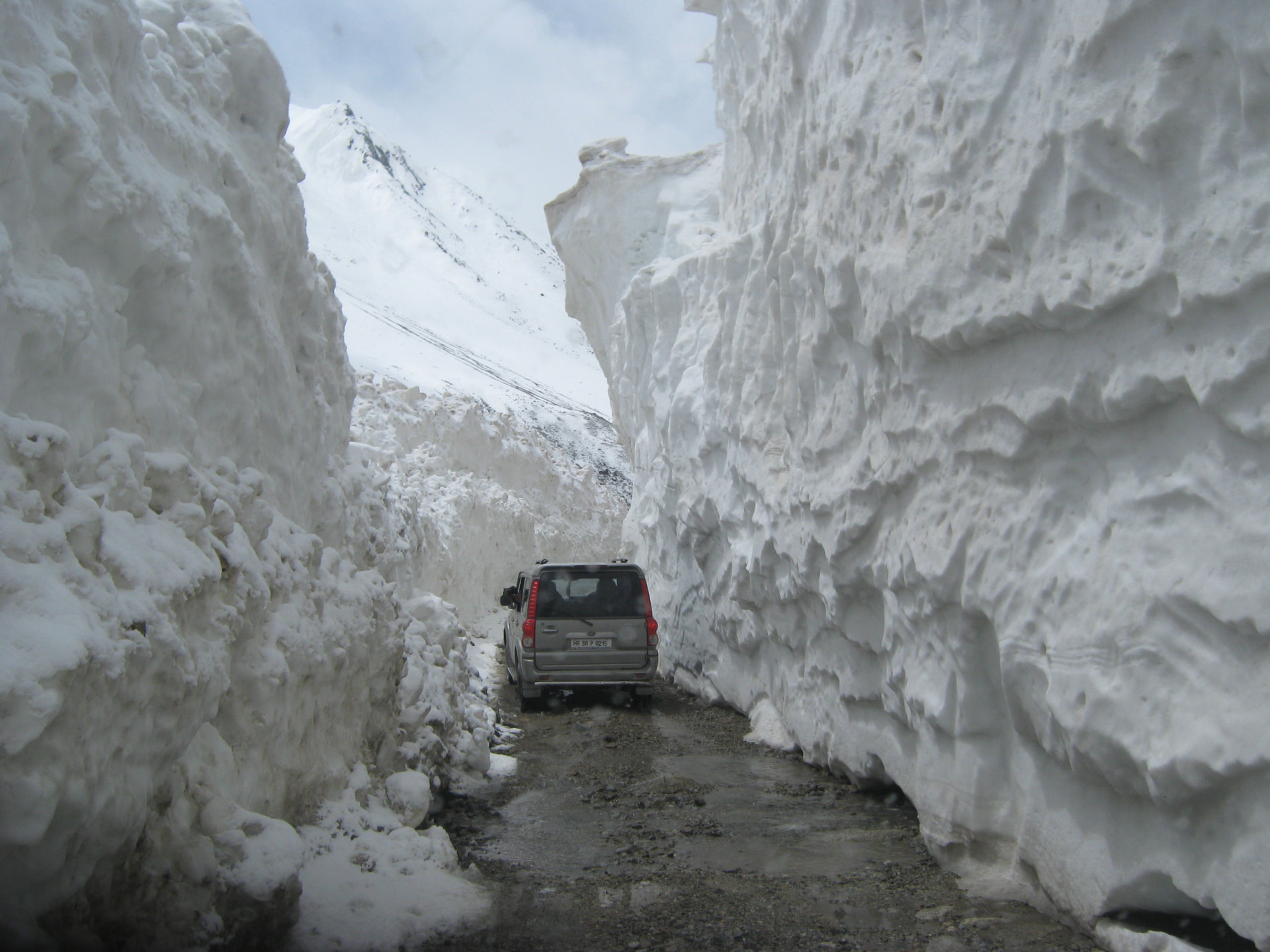 Snow Walls, Kunzum Pass Road, Himachal Pradesh