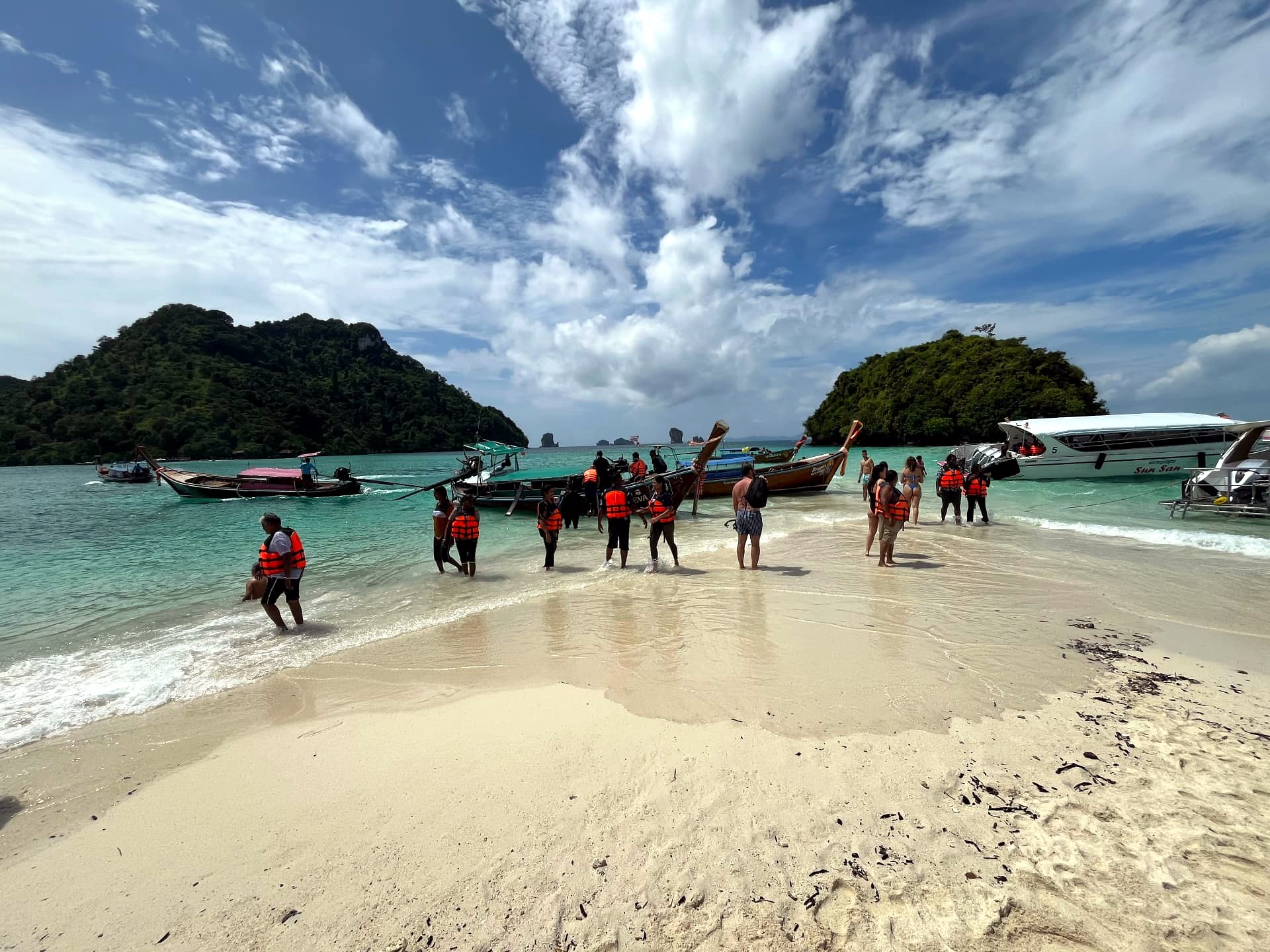 Sandbar between Tup and Chicken Islands, Krabi, Thailand