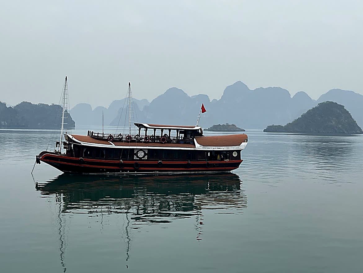 Wooden Junk on Ha Long Bay, Ha Long Bay, Vietnam