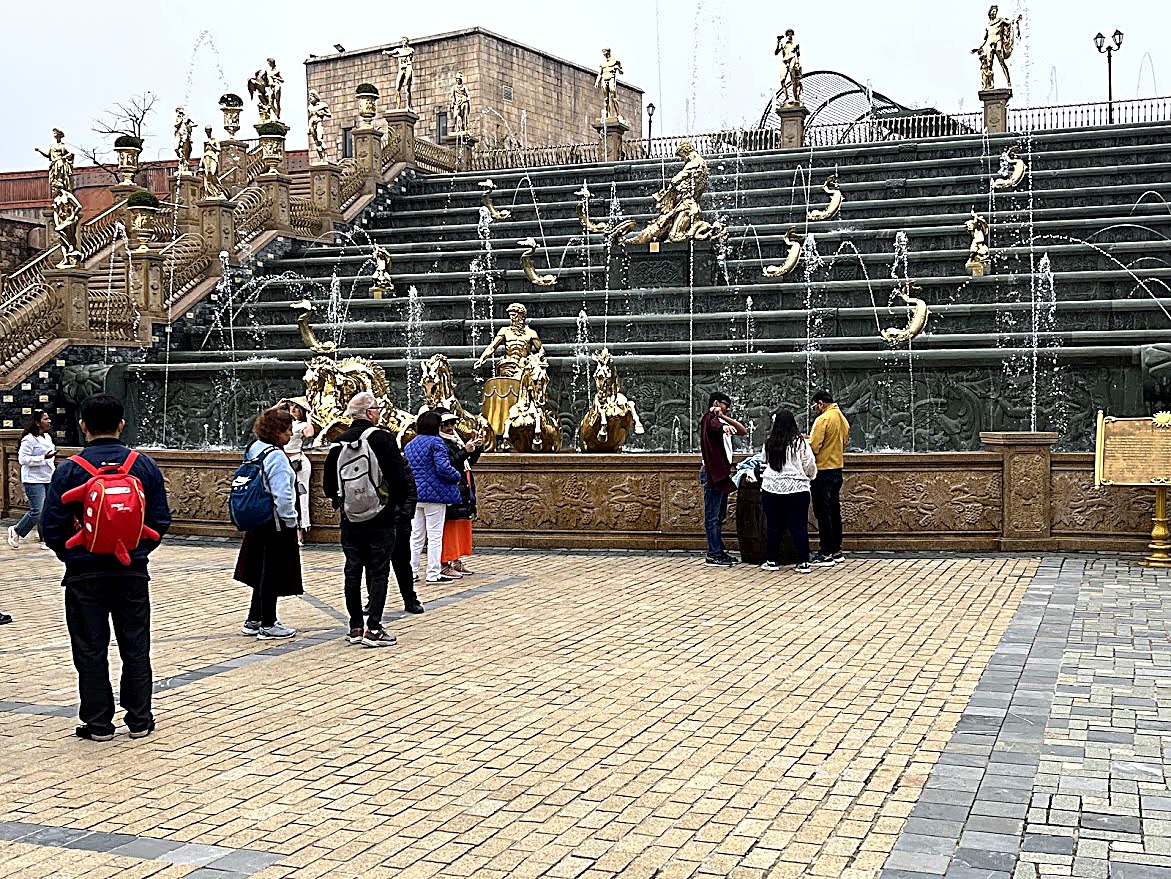 Golden Fountain Steps, Ba Na Hills, Da Nang