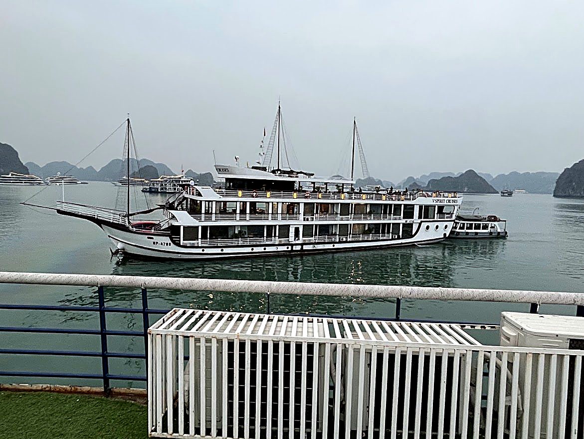Ha Long Bay Cruise, Ha Long Bay, Vietnam